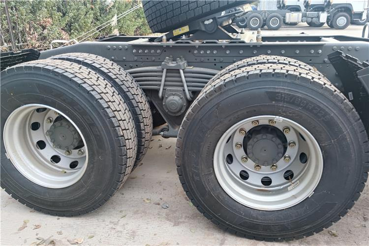 SINOTRUK Howo 380 hp 6x4 Truck Heafd for Sale In Nigeria Lagos - Çekici: fotoğraf 3 SINOTRUK Howo 380 hp 6x4 Truck Heafd for Sale In Nigeria Lagos - Çekici: fotoğraf 3