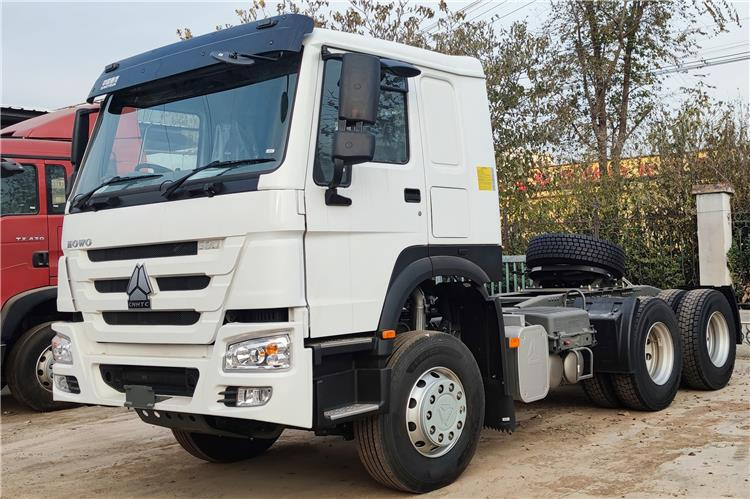 SINOTRUK Howo 380 hp 6x4 Truck Heafd for Sale In Nigeria Lagos - Çekici: fotoğraf 1 SINOTRUK Howo 380 hp 6x4 Truck Heafd for Sale In Nigeria Lagos - Çekici: fotoğraf 1