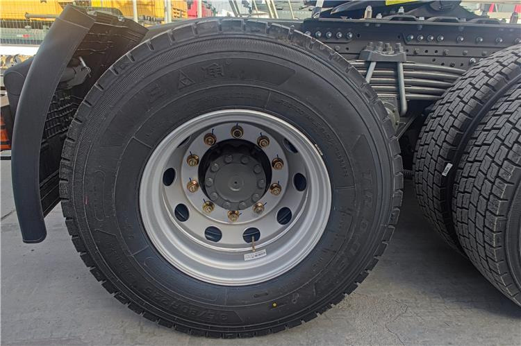 SINOTRUK Howo 6x4 Truck Price 380 HP Tractor Head for Sale In Zambia - Çekici: fotoğraf 3 SINOTRUK Howo 6x4 Truck Price 380 HP Tractor Head for Sale In Zambia - Çekici: fotoğraf 3
