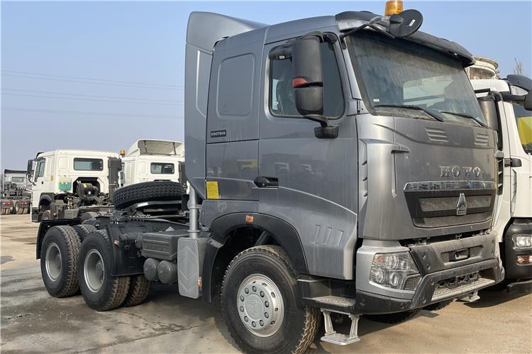 SINOTRUK Howo T7H Truck Head for Sale In Zimbabwe - Çekici: fotoğraf 2 SINOTRUK Howo T7H Truck Head for Sale In Zimbabwe - Çekici: fotoğraf 2