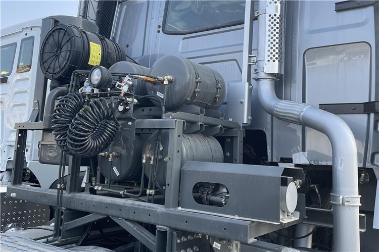 SINOTRUK Howo T7H Truck Head for Sale In Zimbabwe - Çekici: fotoğraf 4 SINOTRUK Howo T7H Truck Head for Sale In Zimbabwe - Çekici: fotoğraf 4
