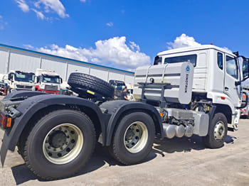 SINOTRUK Sinotruck for sale for Sale in Malawi - Çekici: fotoğraf 4 SINOTRUK Sinotruck for sale for Sale in Malawi - Çekici: fotoğraf 4