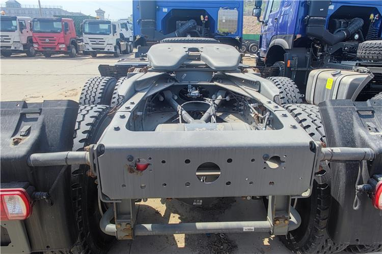 Sinotruk Used Howo 400hp 6x4 Truck Tractor for Sale In Nigeria - Çekici: fotoğraf 3 Sinotruk Used Howo 400hp 6x4 Truck Tractor for Sale In Nigeria - Çekici: fotoğraf 3