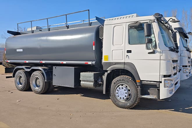 SINOTRUK 2025 New Howo Oil Tanker Trucks for Sale in Congo - Tanker kamyon: fotoğraf 2 SINOTRUK 2025 New Howo Oil Tanker Trucks for Sale in Congo - Tanker kamyon: fotoğraf 2