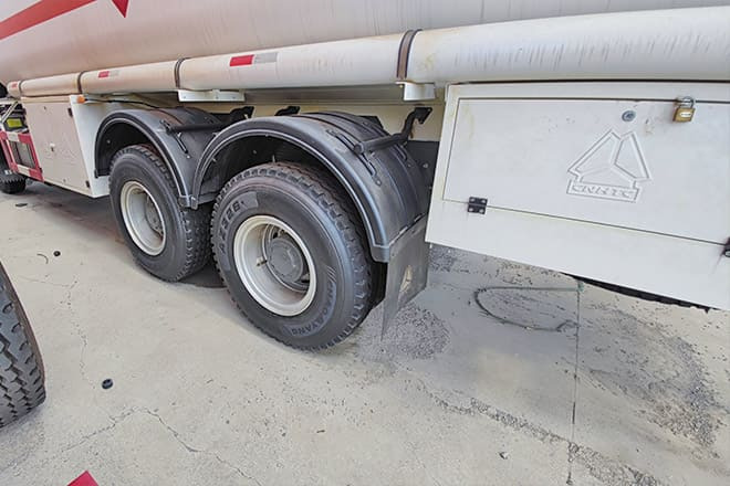 SINOTRUK Howo 400 Diesel Tanker Truck for Sale in Nigeria - Tanker kamyon: fotoğraf 5 SINOTRUK Howo 400 Diesel Tanker Truck for Sale in Nigeria - Tanker kamyon: fotoğraf 5