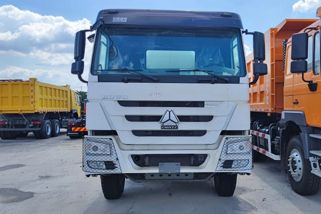 SINOTRUK Howo 400 Diesel Tanker Truck for Sale in Nigeria - Tanker kamyon: fotoğraf 3 SINOTRUK Howo 400 Diesel Tanker Truck for Sale in Nigeria - Tanker kamyon: fotoğraf 3