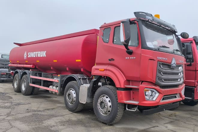 SINOTRUK Howo NX380 Diesel Tanker Truck for Sale in Tanzania - Tanker kamyon: fotoğraf 1 SINOTRUK Howo NX380 Diesel Tanker Truck for Sale in Tanzania - Tanker kamyon: fotoğraf 1