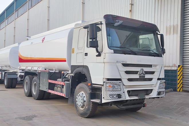 SINOTRUK Sinotruk Howo Fuel Tanker Truck Price for Sale in Ghana - Tanker kamyon: fotoğraf 4 SINOTRUK Sinotruk Howo Fuel Tanker Truck Price for Sale in Ghana - Tanker kamyon: fotoğraf 4