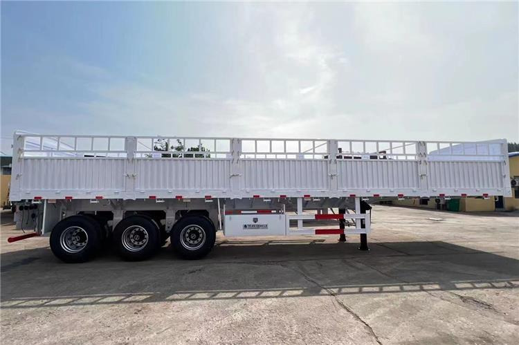 TITAN Tri Axle 60 Ton Fence Cargo Semi Trailer for Sale In Guinea - Hayvan nakil aracı dorse: fotoğraf 4 TITAN Tri Axle 60 Ton Fence Cargo Semi Trailer for Sale In Guinea - Hayvan nakil aracı dorse: fotoğraf 4