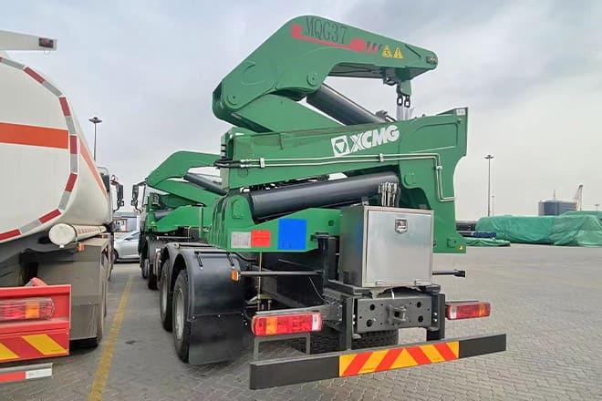 XCMG 20Ft Container Side Loader Truck for Sale in Tanzania - Konteynır taşıyıcı/ Yedek karoser kamyon: fotoğraf 3 XCMG 20Ft Container Side Loader Truck for Sale in Tanzania - Konteynır taşıyıcı/ Yedek karoser kamyon: fotoğraf 3