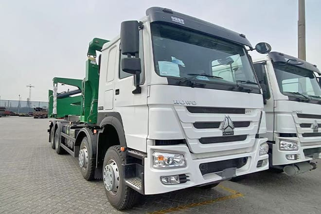 XCMG 20Ft Container Side Loader Truck for Sale in Tanzania - Konteynır taşıyıcı/ Yedek karoser kamyon: fotoğraf 2 XCMG 20Ft Container Side Loader Truck for Sale in Tanzania - Konteynır taşıyıcı/ Yedek karoser kamyon: fotoğraf 2