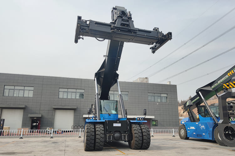 XCMG Reach Stacker Container Handler for sale in Malawi - Konteyner forklift: fotoğraf 3 XCMG Reach Stacker Container Handler for sale in Malawi - Konteyner forklift: fotoğraf 3