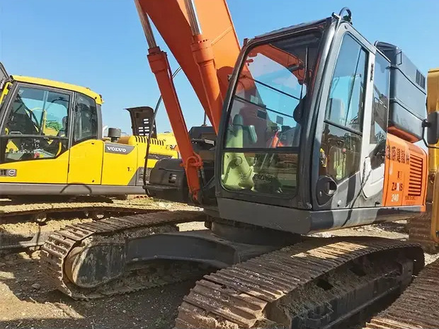 Paletli ekskavatör 2022 Hitachi ZX240: fotoğraf 10 Paletli ekskavatör 2022 Hitachi ZX240: fotoğraf 10