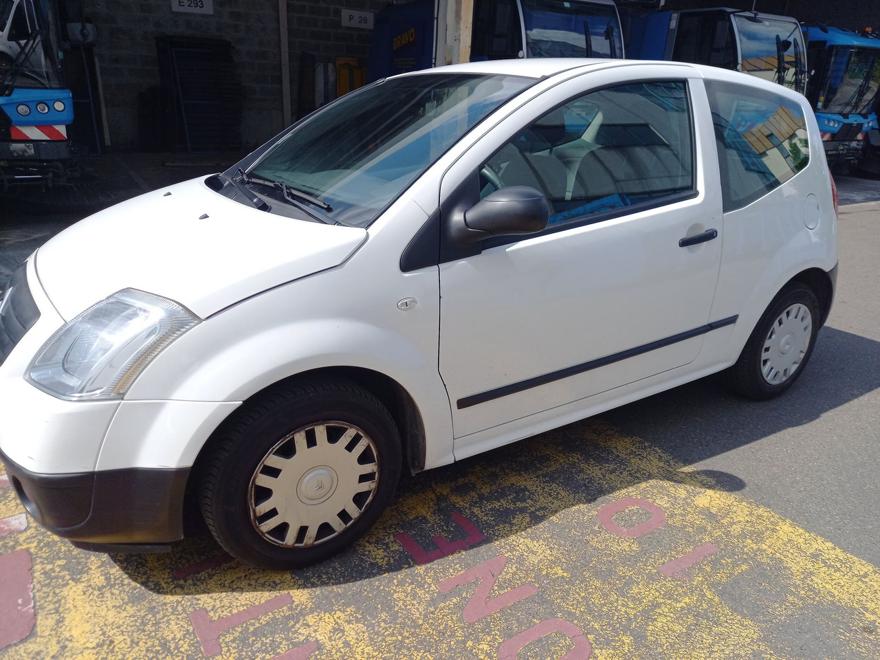 CITROEN C2 -Berline commerciale essence - 3 portes - 2 plac - Binek araba: fotoğraf 2 CITROEN C2 -Berline commerciale essence - 3 portes - 2 plac - Binek araba: fotoğraf 2