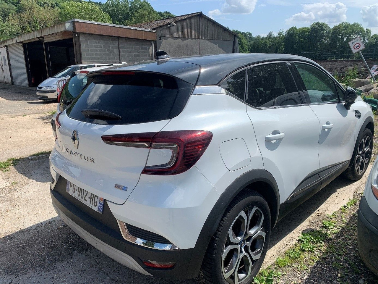 RENAULT CAPTUR - 2020 - Hybride essence électrique - Boîte automatique - II 1.6 E-TECH PLUG-IN 160 INTENS - Binek araba: fotoğraf 2 RENAULT CAPTUR - 2020 - Hybride essence électrique - Boîte automatique - II 1.6 E-TECH PLUG-IN 160 INTENS - Binek araba: fotoğraf 2