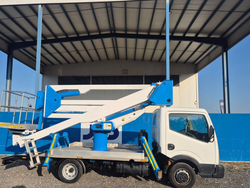 Usado SOCAGE DA320 sobre NISSAN CABSTAR 35.12 - Araçüstü platform: fotoğraf 1 Usado SOCAGE DA320 sobre NISSAN CABSTAR 35.12 - Araçüstü platform: fotoğraf 1