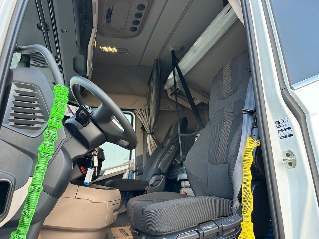 DAF XG 530 Retarder Standklima 3 Jahre Garantie DAF XG 530 Retarder Standklima 3 Jahre Garantie - Çekici: fotoğraf 5 DAF XG 530 Retarder Standklima 3 Jahre Garantie DAF XG 530 Retarder Standklima 3 Jahre Garantie - Çekici: fotoğraf 5