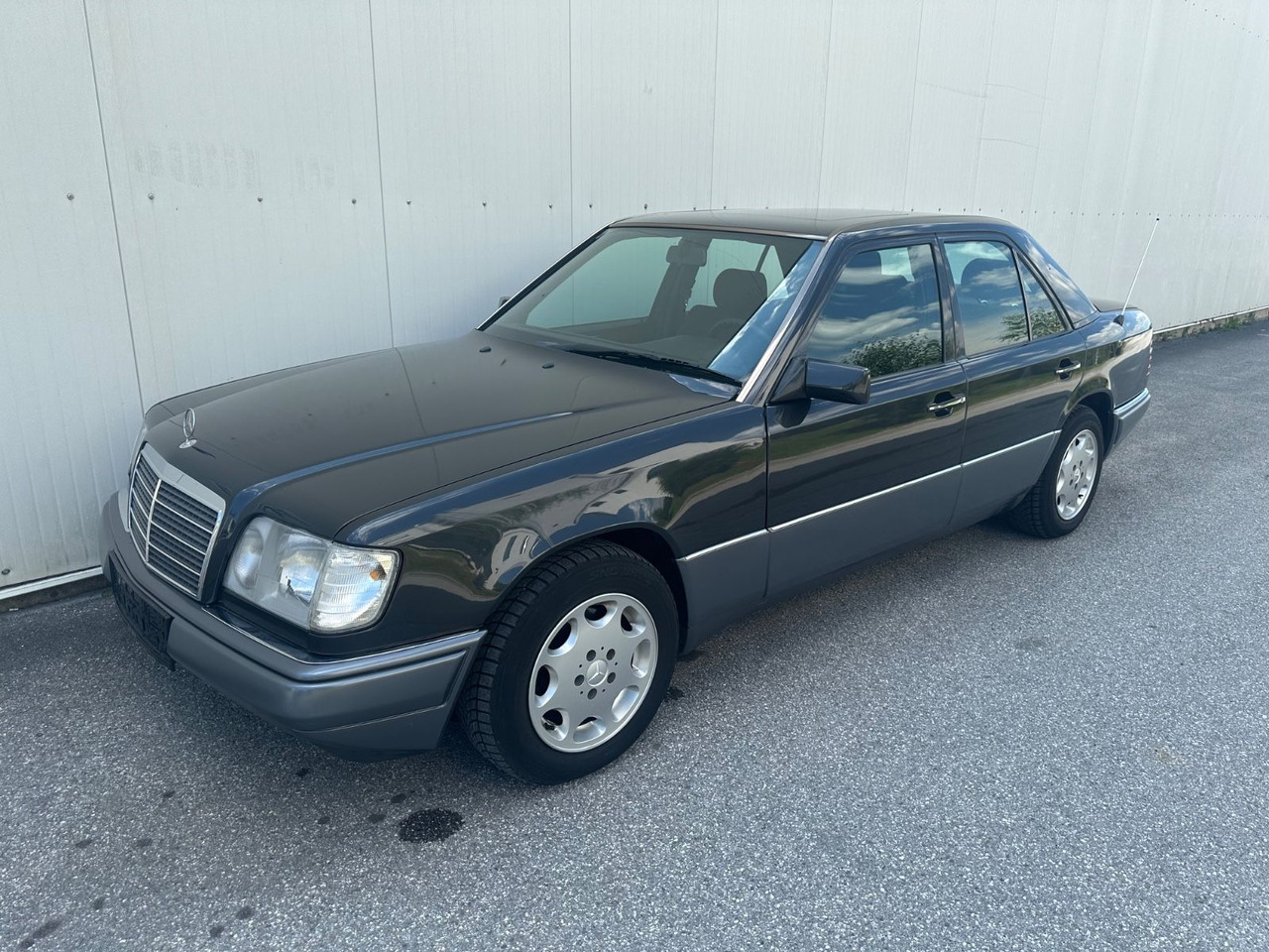 Mercedes-Benz E 250 DIESEL - Sedan araba: fotoğraf 1 Mercedes-Benz E 250 DIESEL - Sedan araba: fotoğraf 1