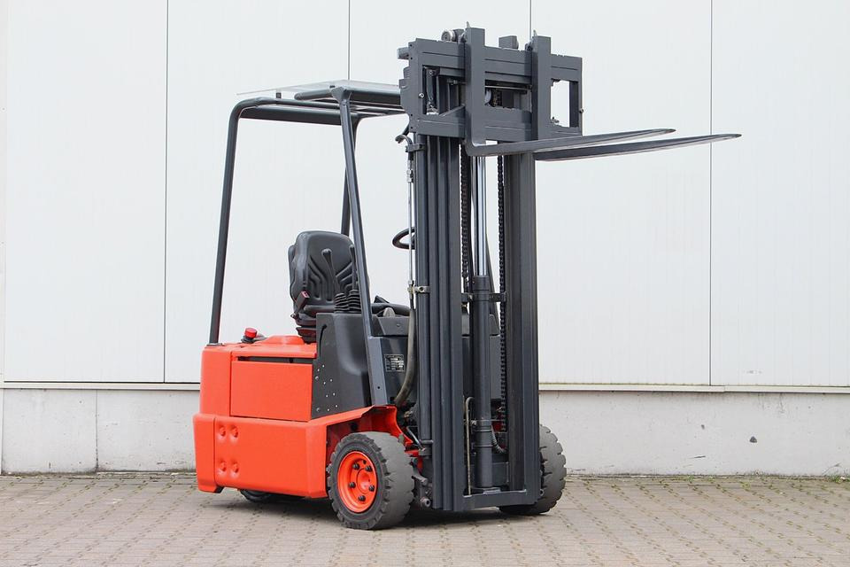 LINDE E15Z-02 Triplex 4,7m - Elektrikli forklift: fotoğraf 4 LINDE E15Z-02 Triplex 4,7m - Elektrikli forklift: fotoğraf 4