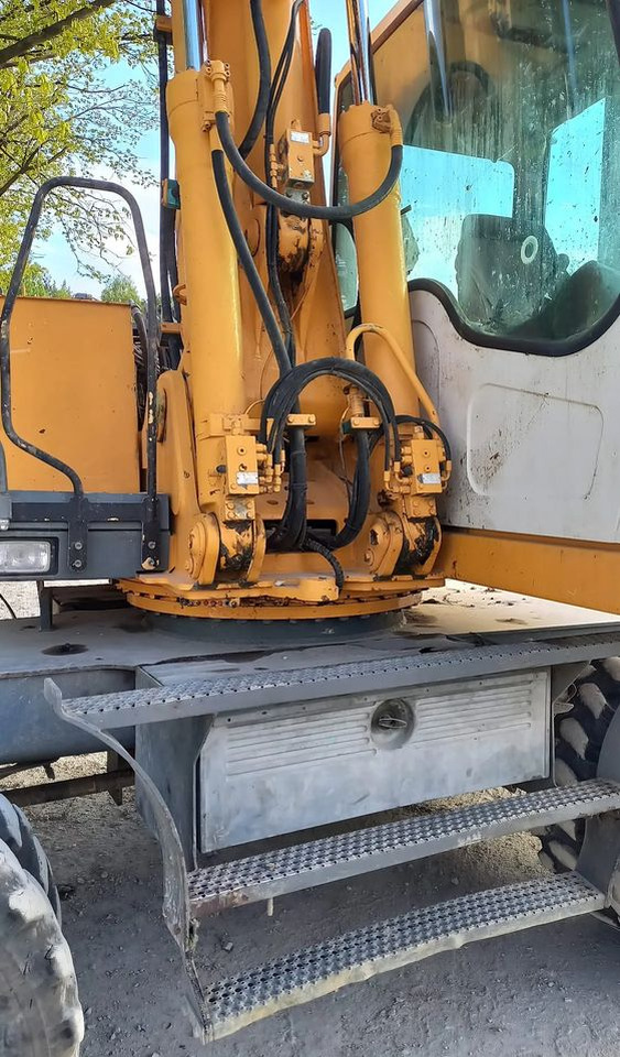 Liebherr A316 - Tekerlekli ekskavatör: fotoğraf 4 Liebherr A316 - Tekerlekli ekskavatör: fotoğraf 4