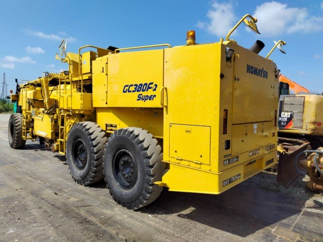KOMATSU GC380F-2 - Asfalt freze: fotoğraf 2 KOMATSU GC380F-2 - Asfalt freze: fotoğraf 2