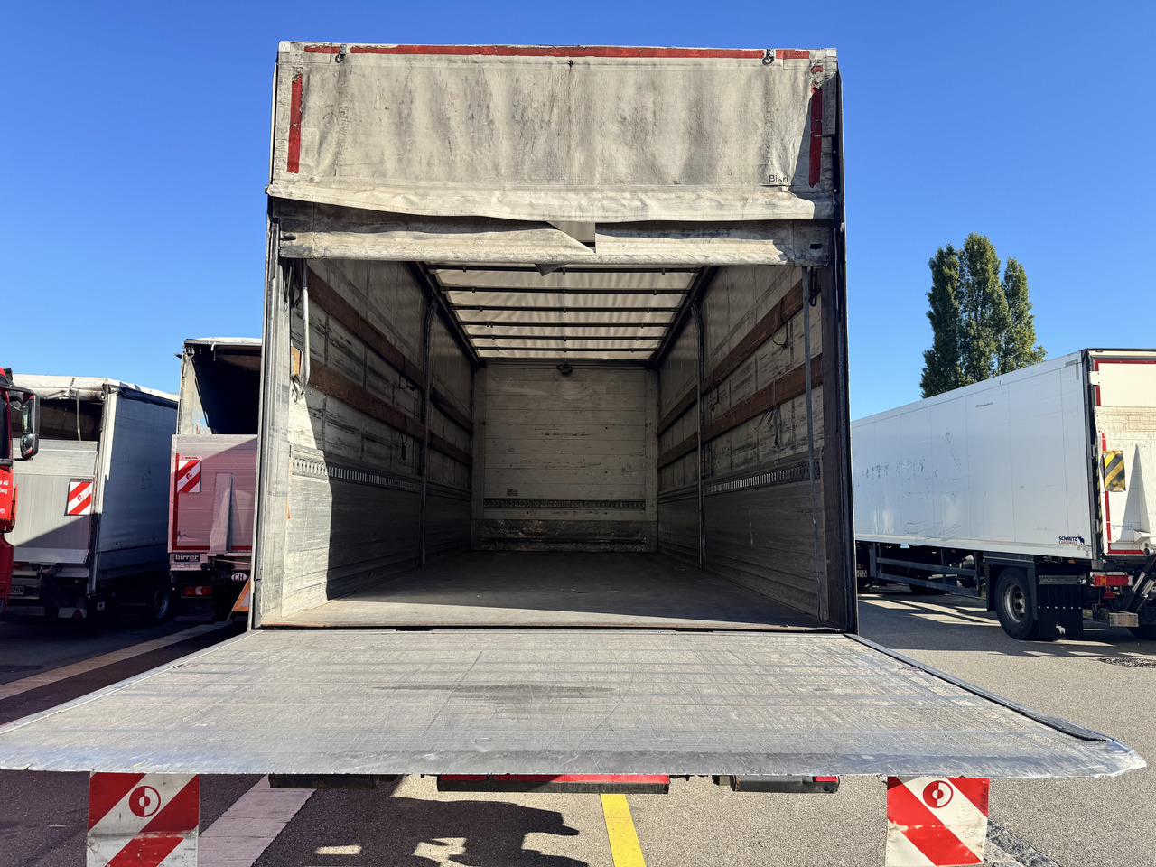 MERCEDES-BENZ Actros 1836 4x2 Blache-Hebebühne - Tenteli kamyon: fotoğraf 4 MERCEDES-BENZ Actros 1836 4x2 Blache-Hebebühne - Tenteli kamyon: fotoğraf 4