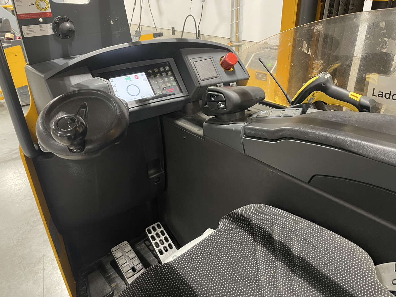 JUNGHEINRICH ETV214 - Reach truck: fotoğraf 4 JUNGHEINRICH ETV214 - Reach truck: fotoğraf 4