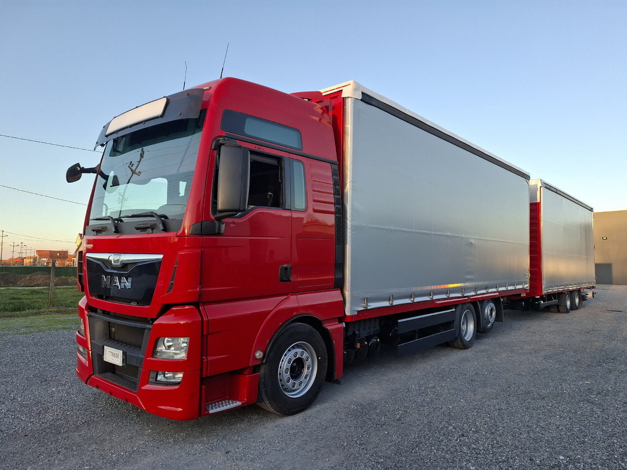 MAN TGX 26.440 E6 + SCHMITZ - Tenteli kamyon: fotoğraf 3 MAN TGX 26.440 E6 + SCHMITZ - Tenteli kamyon: fotoğraf 3