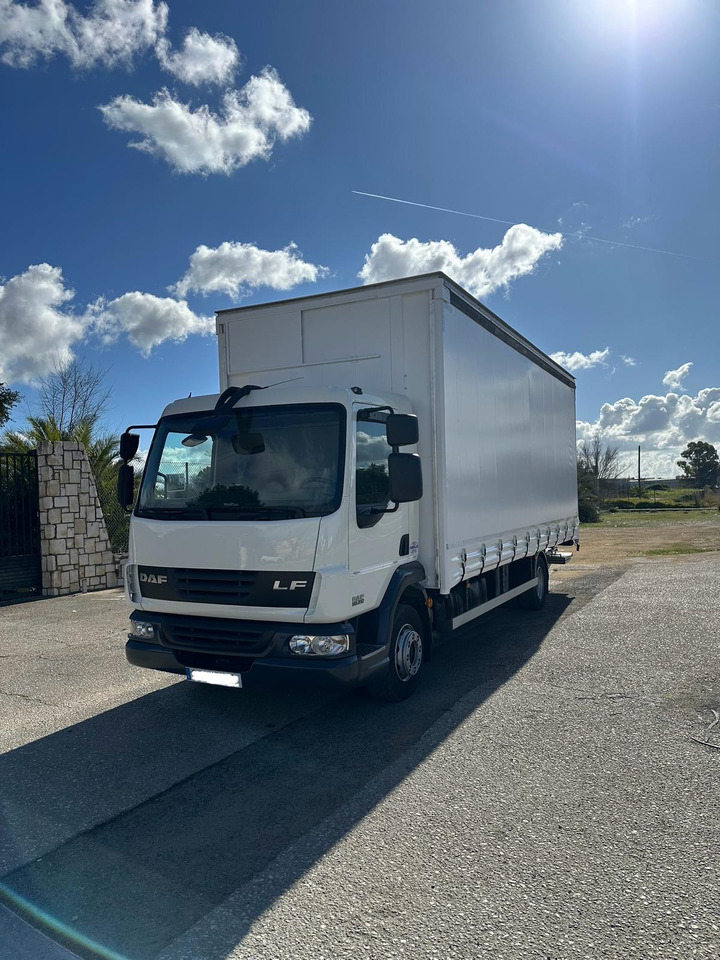 DAF LF 45.250 - Tenteli kamyon: fotoğraf 1 DAF LF 45.250 - Tenteli kamyon: fotoğraf 1