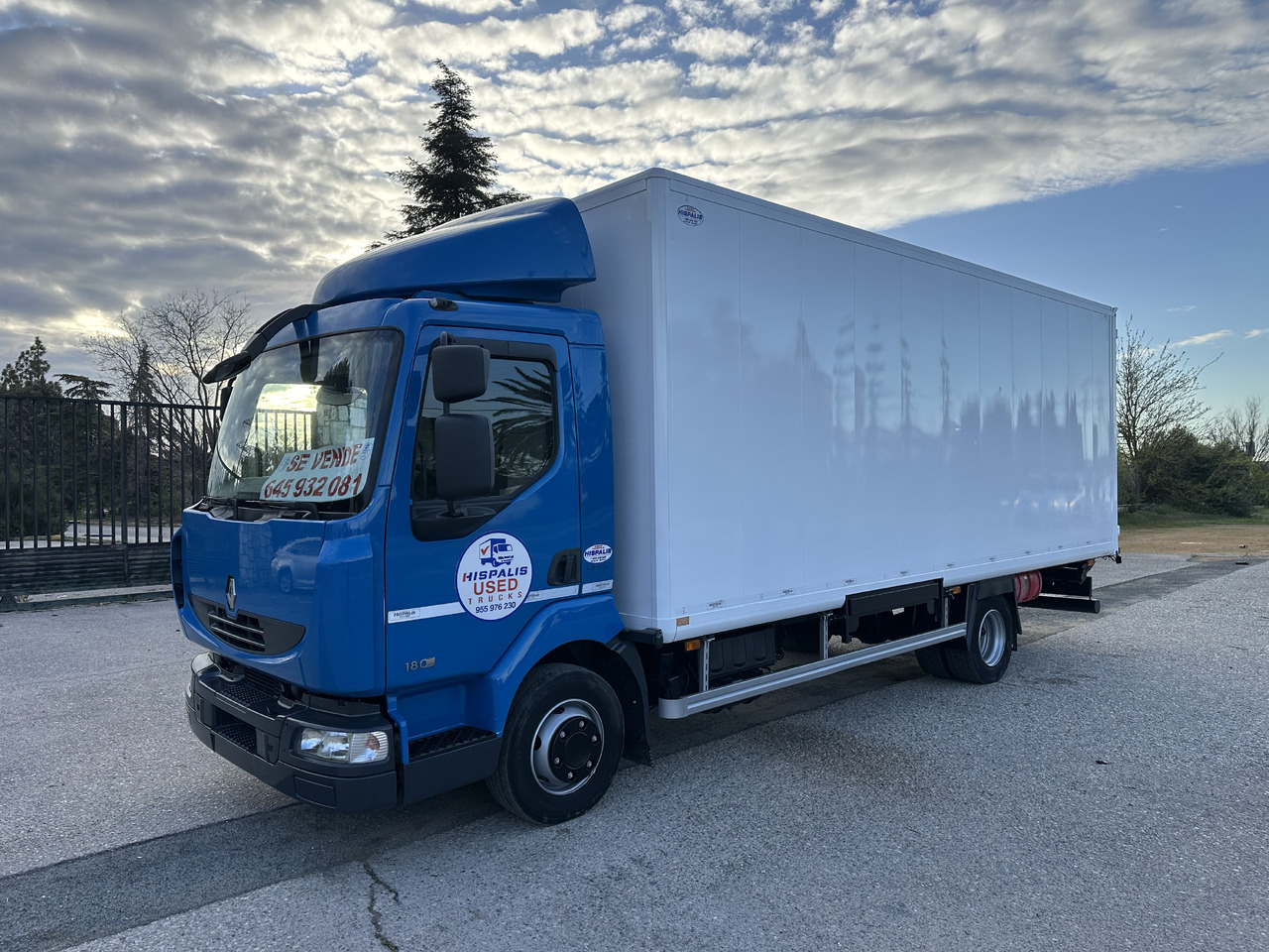 RENAULT MIDLUM 12.180 - Kapalı kasa kamyon: fotoğraf 1 RENAULT MIDLUM 12.180 - Kapalı kasa kamyon: fotoğraf 1
