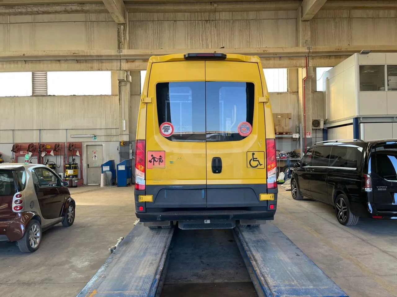 Iveco Daily - Okul otobüsü: fotoğraf 5 Iveco Daily - Okul otobüsü: fotoğraf 5