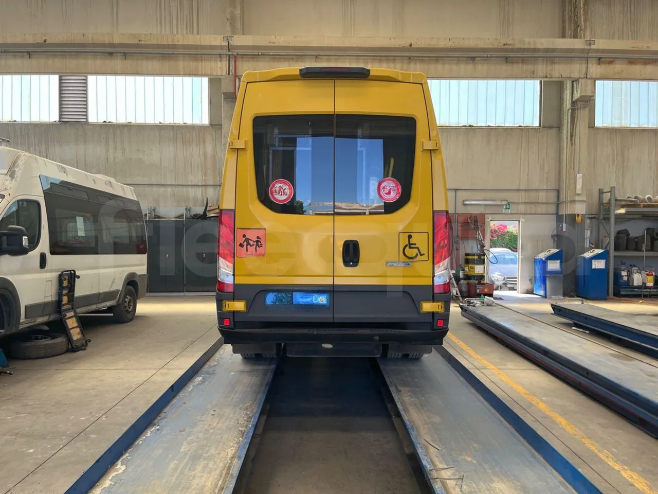 Iveco Daily - Okul otobüsü: fotoğraf 5 Iveco Daily - Okul otobüsü: fotoğraf 5