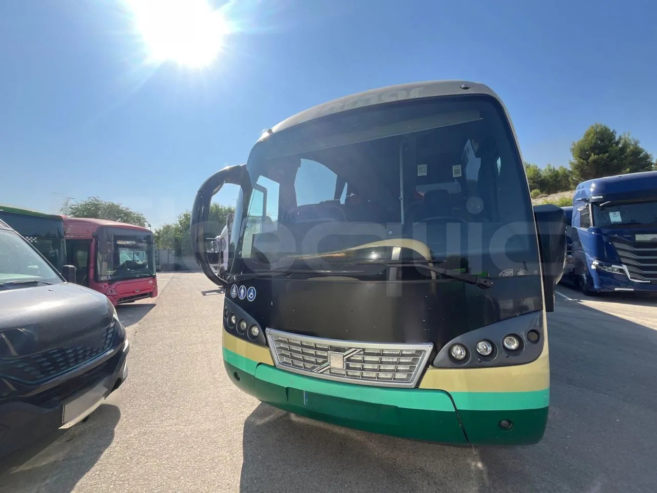 Volvo B12B - Turistik otobüs: fotoğraf 1 Volvo B12B - Turistik otobüs: fotoğraf 1