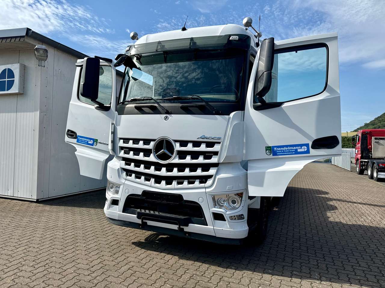 MERCEDES-BENZ Arocs 3553 4 Achsen Tridem - Kancalı yükleyici kamyon: fotoğraf 2 MERCEDES-BENZ Arocs 3553 4 Achsen Tridem - Kancalı yükleyici kamyon: fotoğraf 2