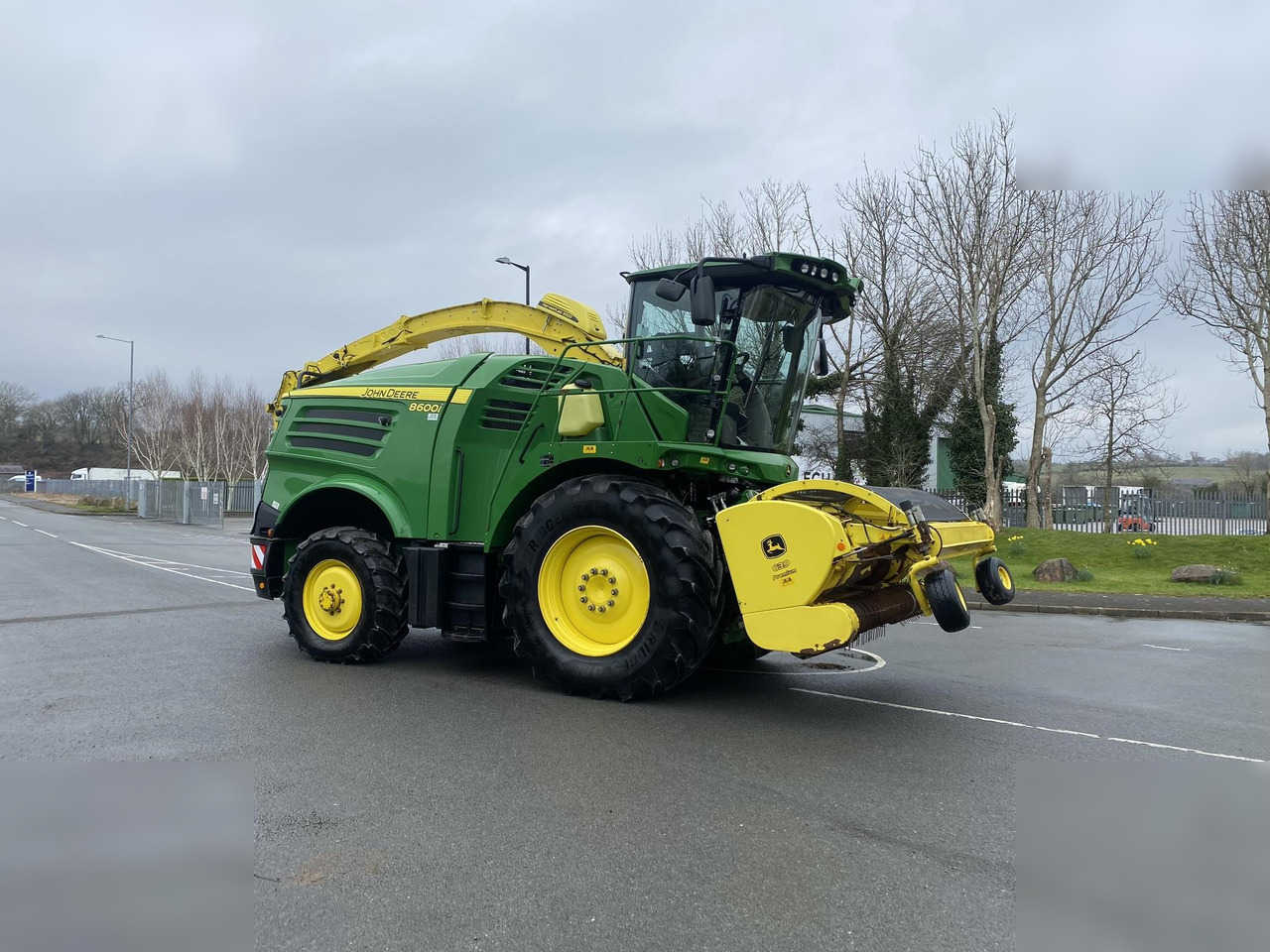 2020 JOHN DEERE 8600 - Silaj makinesi: fotoğraf 1 2020 JOHN DEERE 8600 - Silaj makinesi: fotoğraf 1