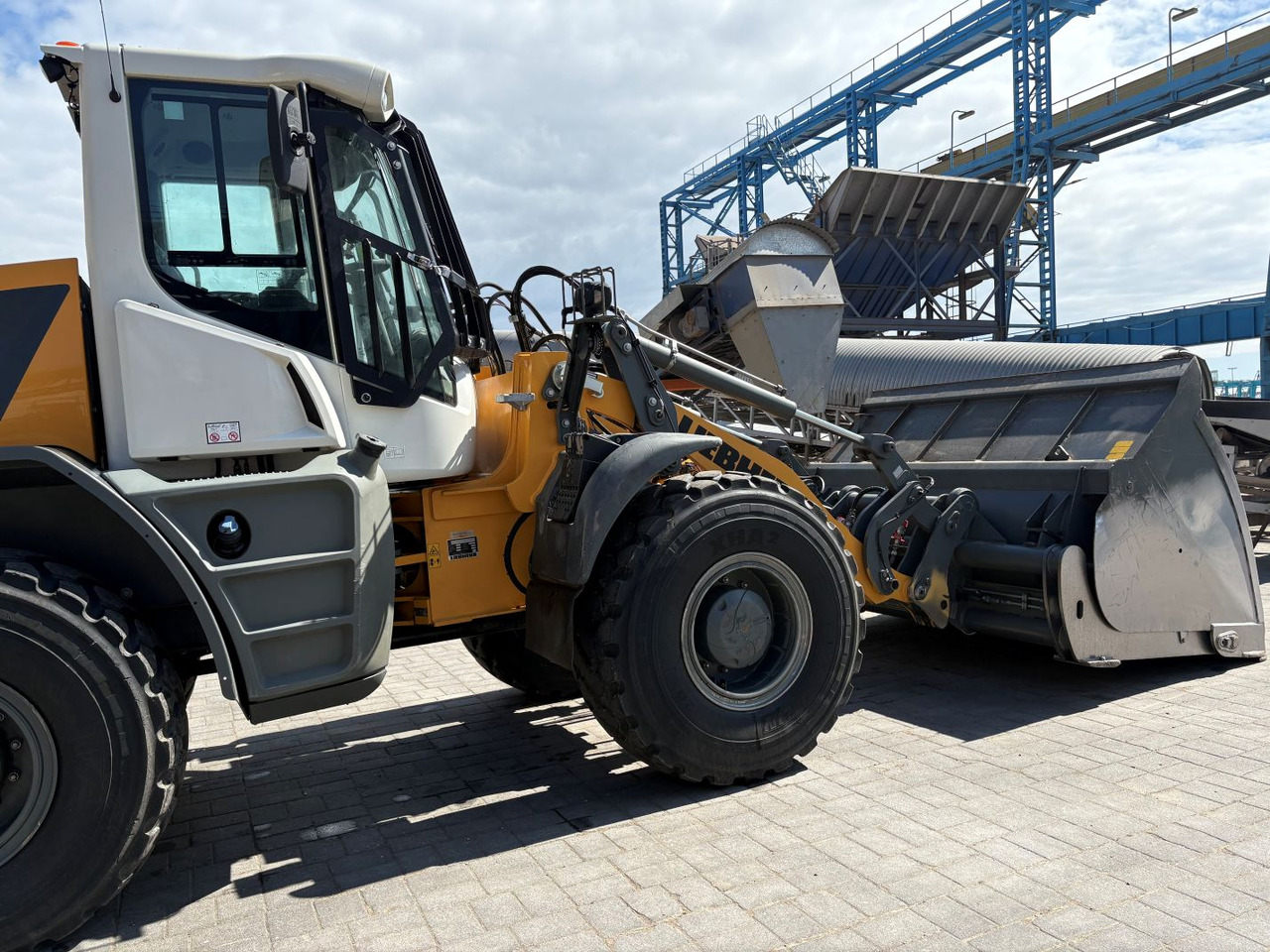 LIEBHERR L538 - Tekerlekli yükleyici: fotoğraf 2 LIEBHERR L538 - Tekerlekli yükleyici: fotoğraf 2