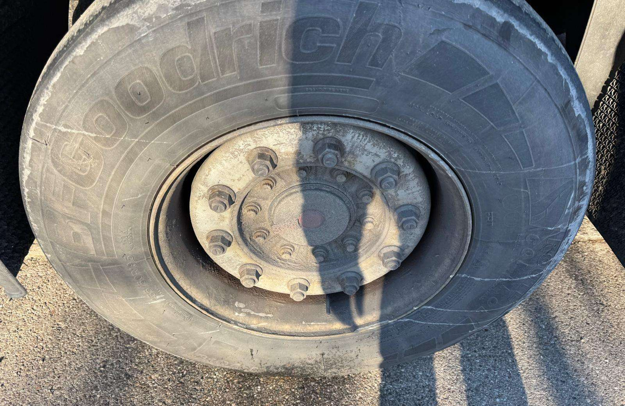 Kögel Mega SAF - Tenteli dorse: fotoğraf 3 Kögel Mega SAF - Tenteli dorse: fotoğraf 3