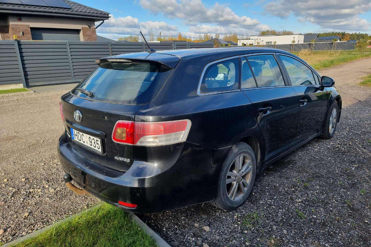 Toyota Avensis - Station wagon: fotoğraf 5 Toyota Avensis - Station wagon: fotoğraf 5