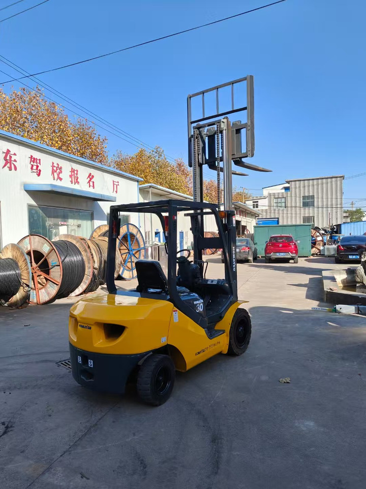 KOMATSU FD30T japan brand used 3 ton forklift - Dizel forklift: fotoğraf 5 KOMATSU FD30T japan brand used 3 ton forklift - Dizel forklift: fotoğraf 5