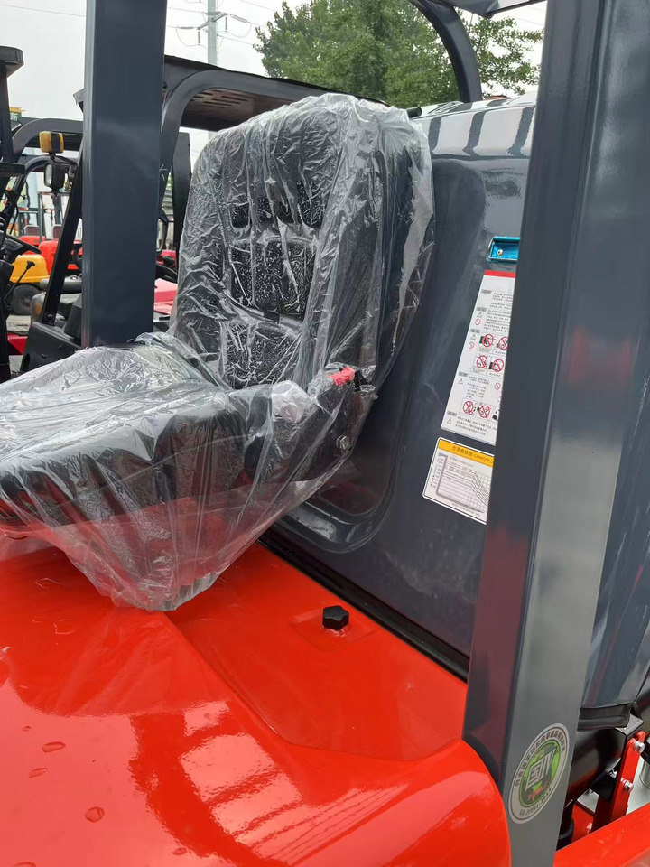 Heli brand new 2.5T diesel forklift famous China brand (Clamp available) - Dizel forklift: fotoğraf 3 Heli brand new 2.5T diesel forklift famous China brand (Clamp available) - Dizel forklift: fotoğraf 3