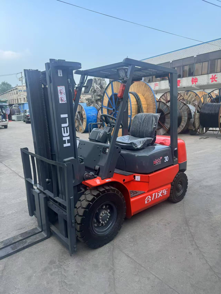 Heli stock new 2024 model 3T diesel forklift Customizable Mast & Clamp - Dizel forklift: fotoğraf 1 Heli stock new 2024 model 3T diesel forklift Customizable Mast & Clamp - Dizel forklift: fotoğraf 1