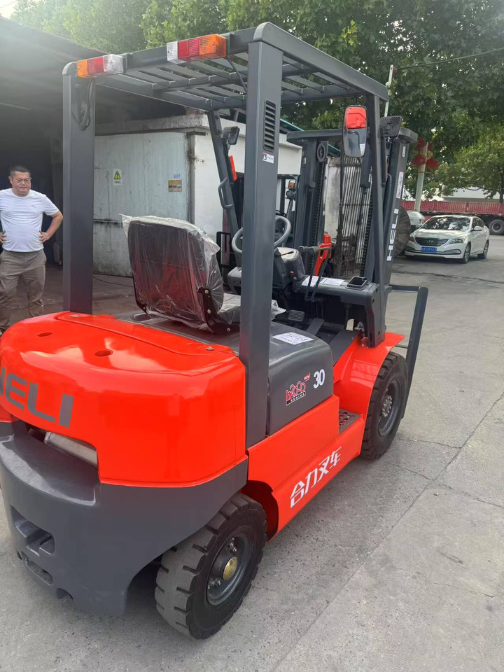 Heli stock new 2024 model 3T diesel forklift Customizable Mast & Clamp - Dizel forklift: fotoğraf 3 Heli stock new 2024 model 3T diesel forklift Customizable Mast & Clamp - Dizel forklift: fotoğraf 3
