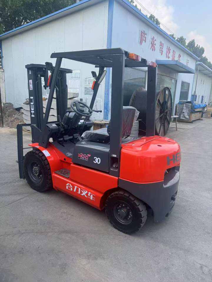 Heli stock new 2024 model 3T diesel forklift Customizable Mast & Clamp - Dizel forklift: fotoğraf 4 Heli stock new 2024 model 3T diesel forklift Customizable Mast & Clamp - Dizel forklift: fotoğraf 4