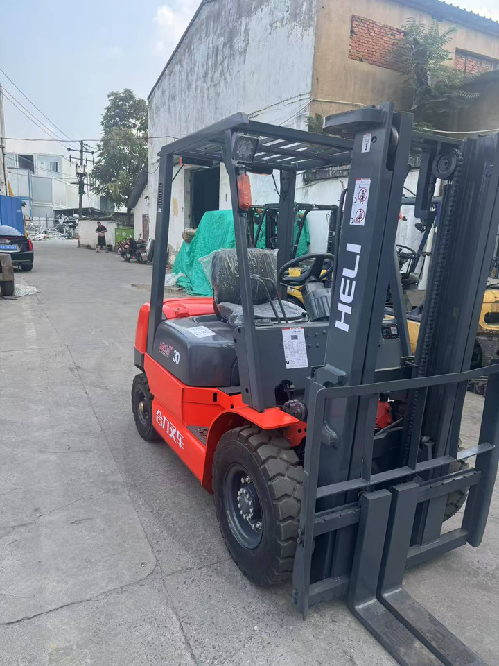 Heli stock new 2024 model 3T diesel forklift Customizable Mast & Clamp - Dizel forklift: fotoğraf 2 Heli stock new 2024 model 3T diesel forklift Customizable Mast & Clamp - Dizel forklift: fotoğraf 2