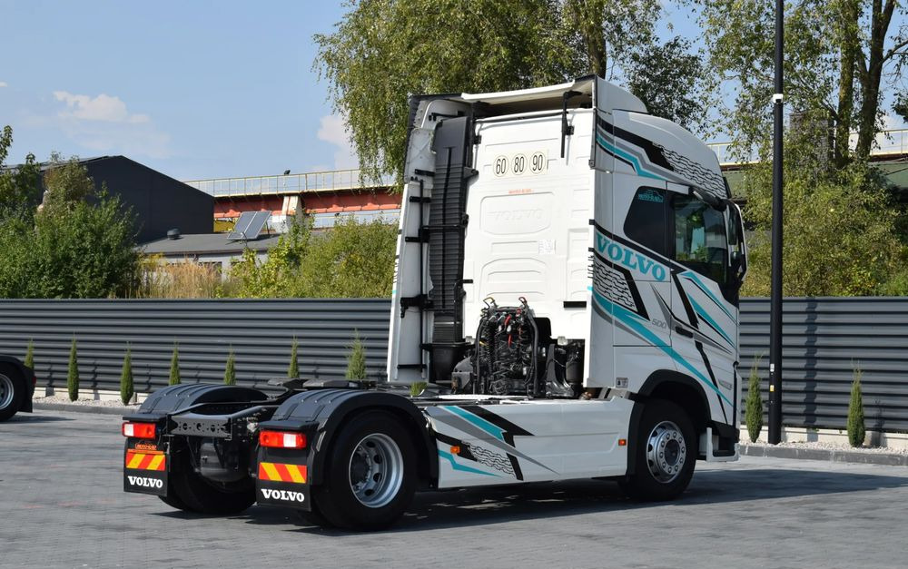 Volvo FH500 / EURO 6 / NOWY MODEL / KLIMATYZACJA POSTOJOWA / ACC / LEDY / 2 ZBIORNIKI / FULL SPILERY / 2023 / NISKI PRZEBIEG / SERWISOWANY / SPROWADZONY - Çekici: fotoğraf 4 Volvo FH500 / EURO 6 / NOWY MODEL / KLIMATYZACJA POSTOJOWA / ACC / LEDY / 2 ZBIORNIKI / FULL SPILERY / 2023 / NISKI PRZEBIEG / SERWISOWANY / SPROWADZONY - Çekici: fotoğraf 4