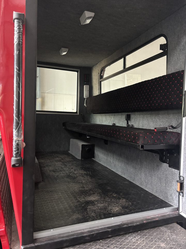 Pistenbully Pb100 with Cabin - Atık toplama taşıt/ Özel amaçlı taşıt: fotoğraf 4 Pistenbully Pb100 with Cabin - Atık toplama taşıt/ Özel amaçlı taşıt: fotoğraf 4