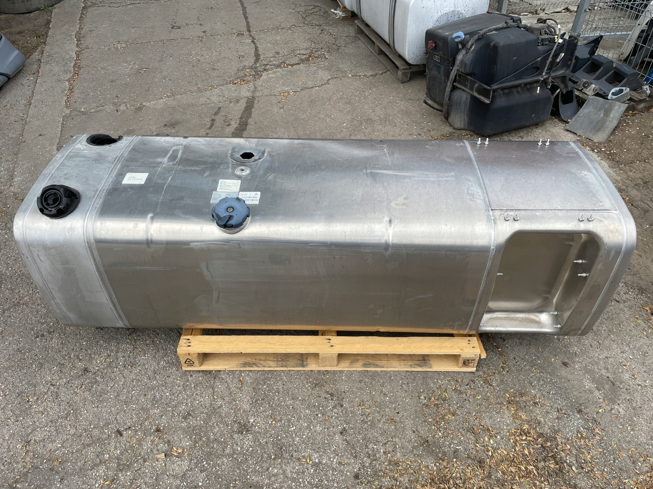 ZBIORNIK PALIWA MAN TGX TGS 680 L 75 AD BLUE 81122016726 - Yakıt tankı - Kamyon: fotoğraf 1 ZBIORNIK PALIWA MAN TGX TGS 680 L 75 AD BLUE 81122016726 - Yakıt tankı - Kamyon: fotoğraf 1