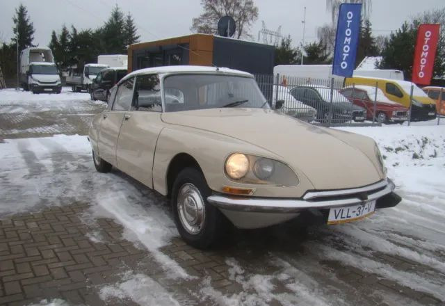 Citroën DS - Sedan araba: fotoğraf 4 Citroën DS - Sedan araba: fotoğraf 4
