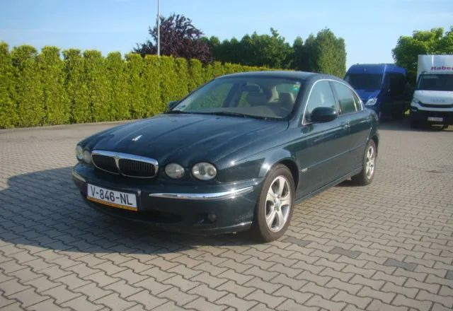 Jaguar X-Type - Sedan araba: fotoğraf 4 Jaguar X-Type - Sedan araba: fotoğraf 4