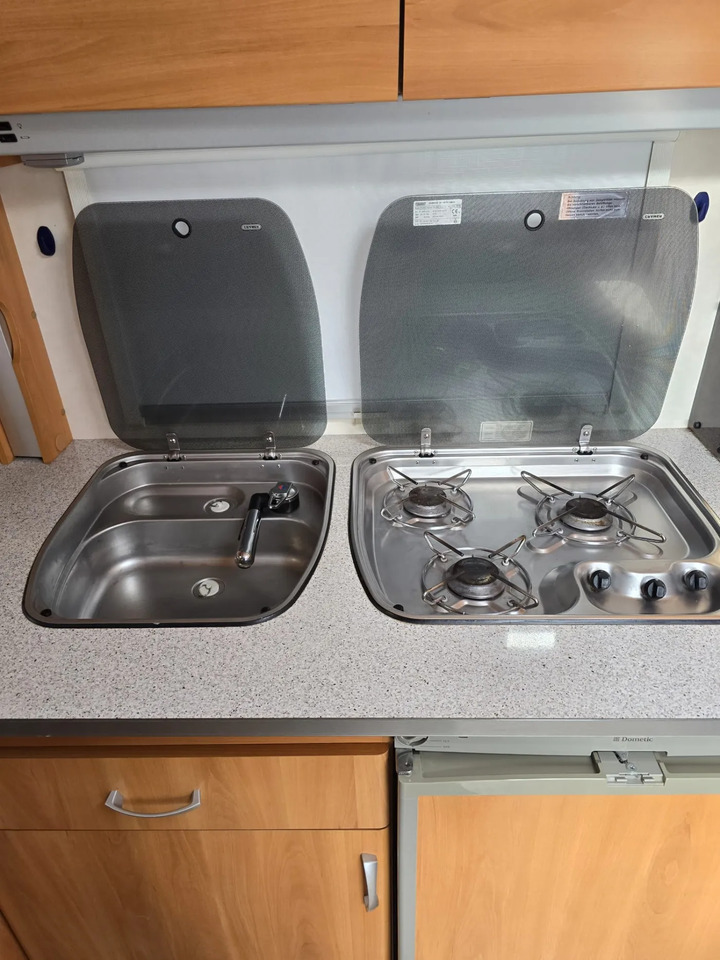 Wohnwagen Wilk S5 451 HTD - Çekme karavan: fotoğraf 5 Wohnwagen Wilk S5 451 HTD - Çekme karavan: fotoğraf 5